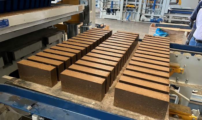 O le ZN1500 Fully Automatic Brick Making Machine e fa'amalosia ai Sasa'e Saina Tagata fa'atau ile Sludge Resource Fa'aogaina.